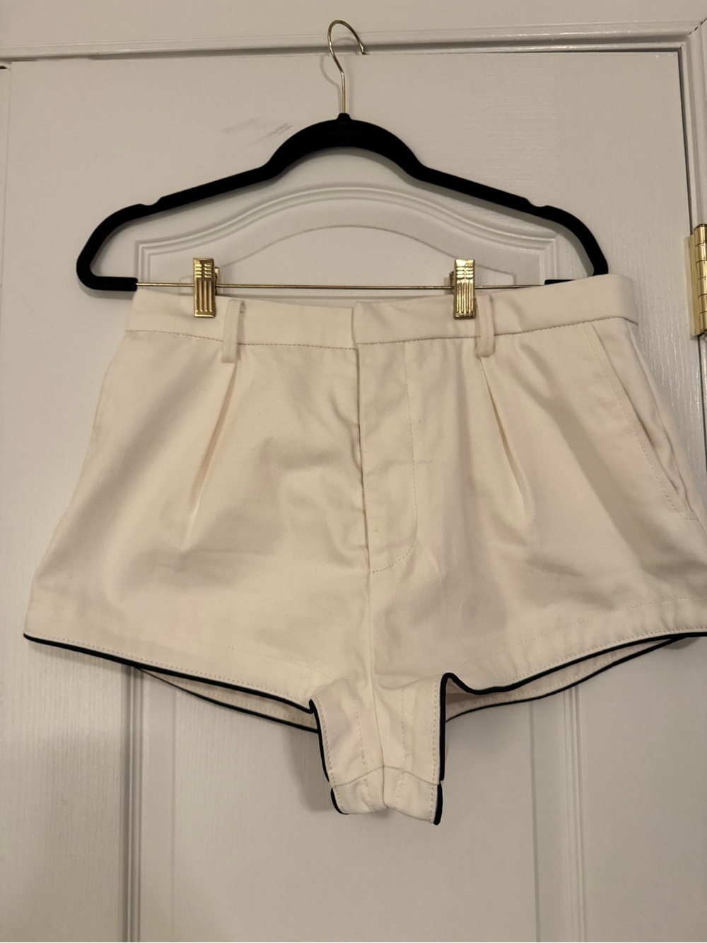 Zara Classic Cream High-Waist Women’s Shorts with Black Piping